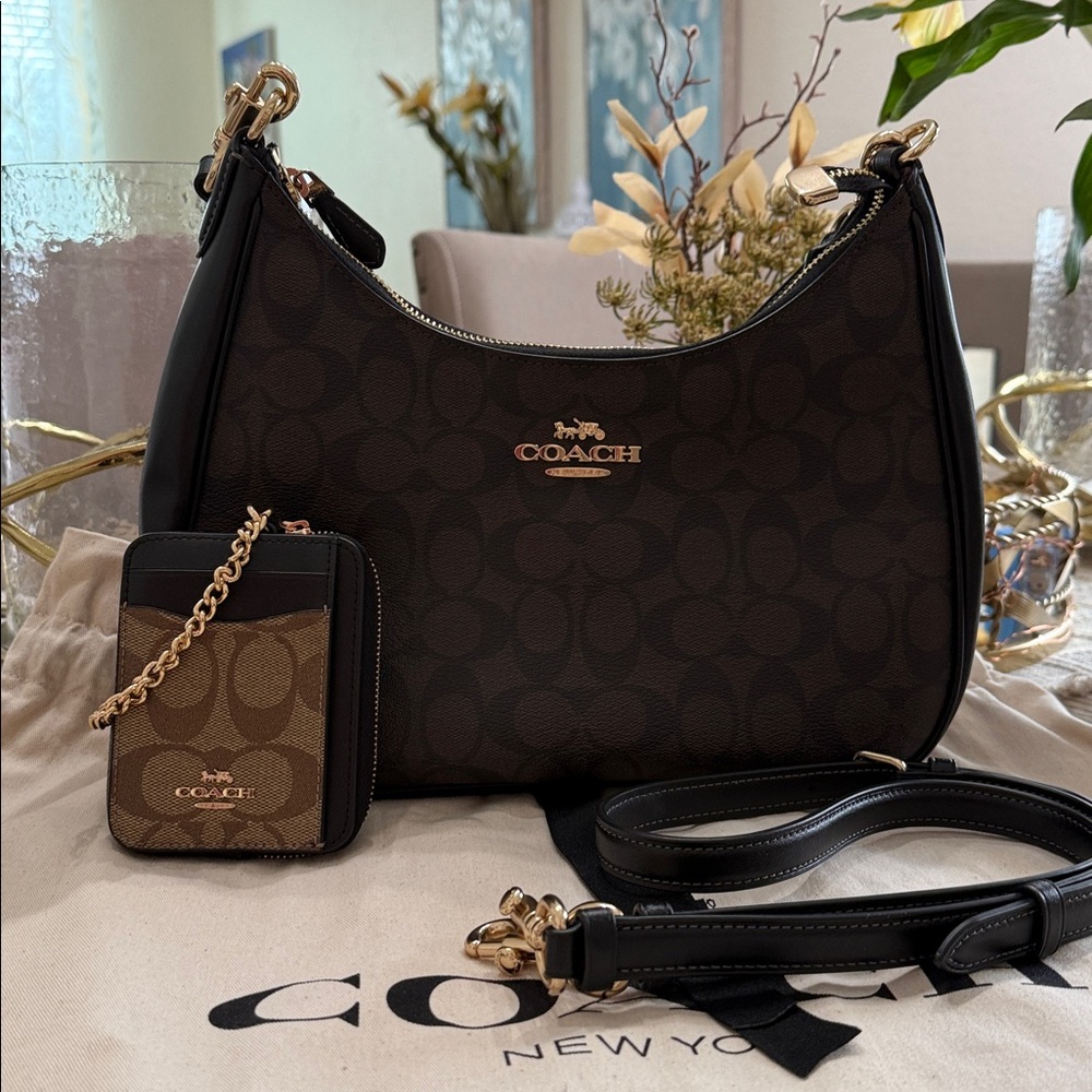 ✨Authentic! Coach Black and Brown Shoulder/Crossbody!♥️ Wallet is NOT included!